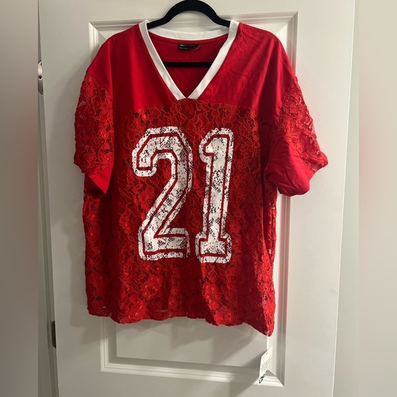 ASOS DESIGN oversized lace soccer shirt in 21 graphic in red - Picture 3 of 4